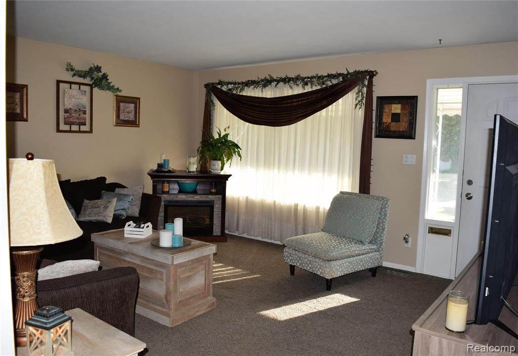 2826 Riegle Avenue Flint, MI 48506 - Photo 3 of 17