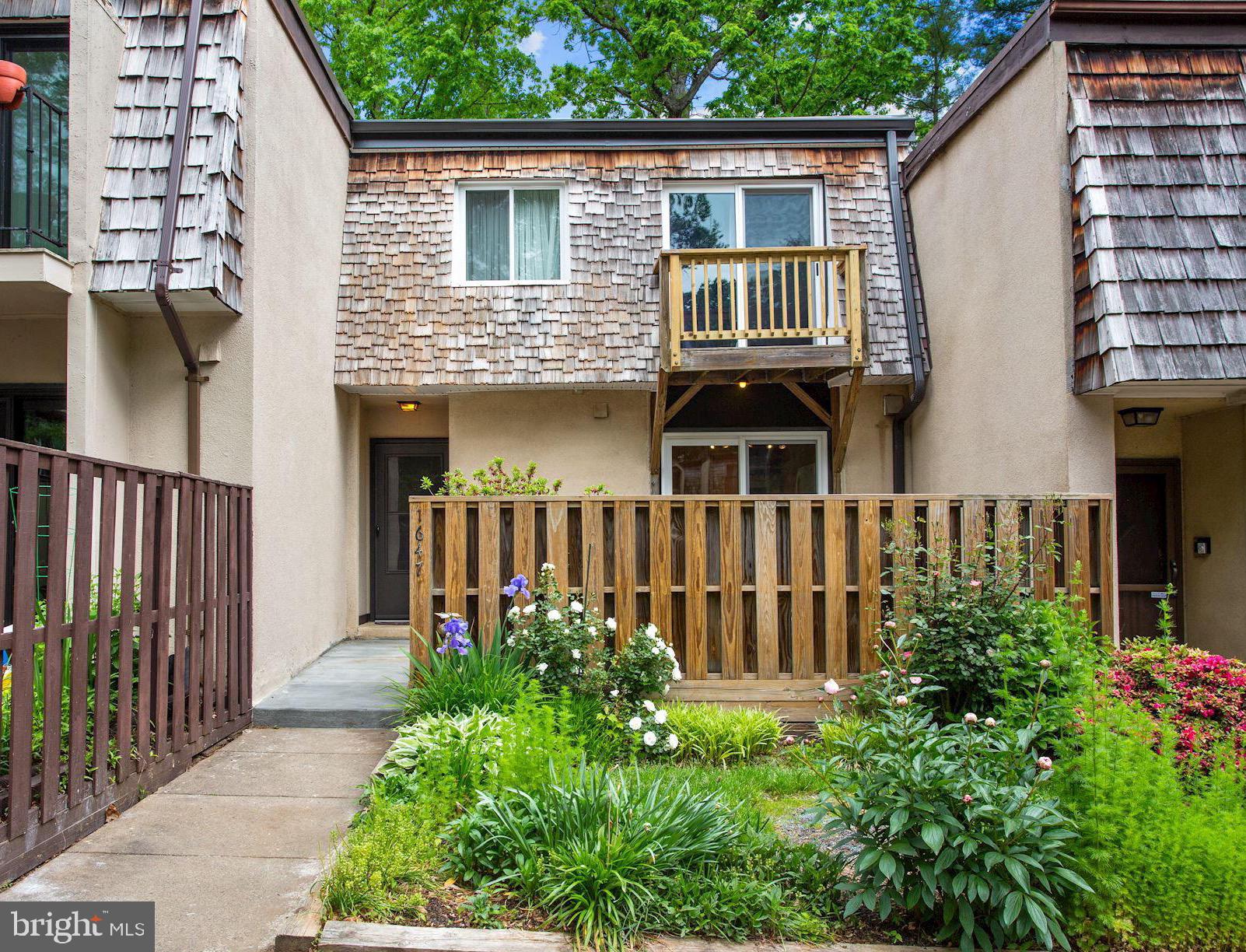 1647 Valencia Way Reston, VA 20190 - Photo 1 of 33
