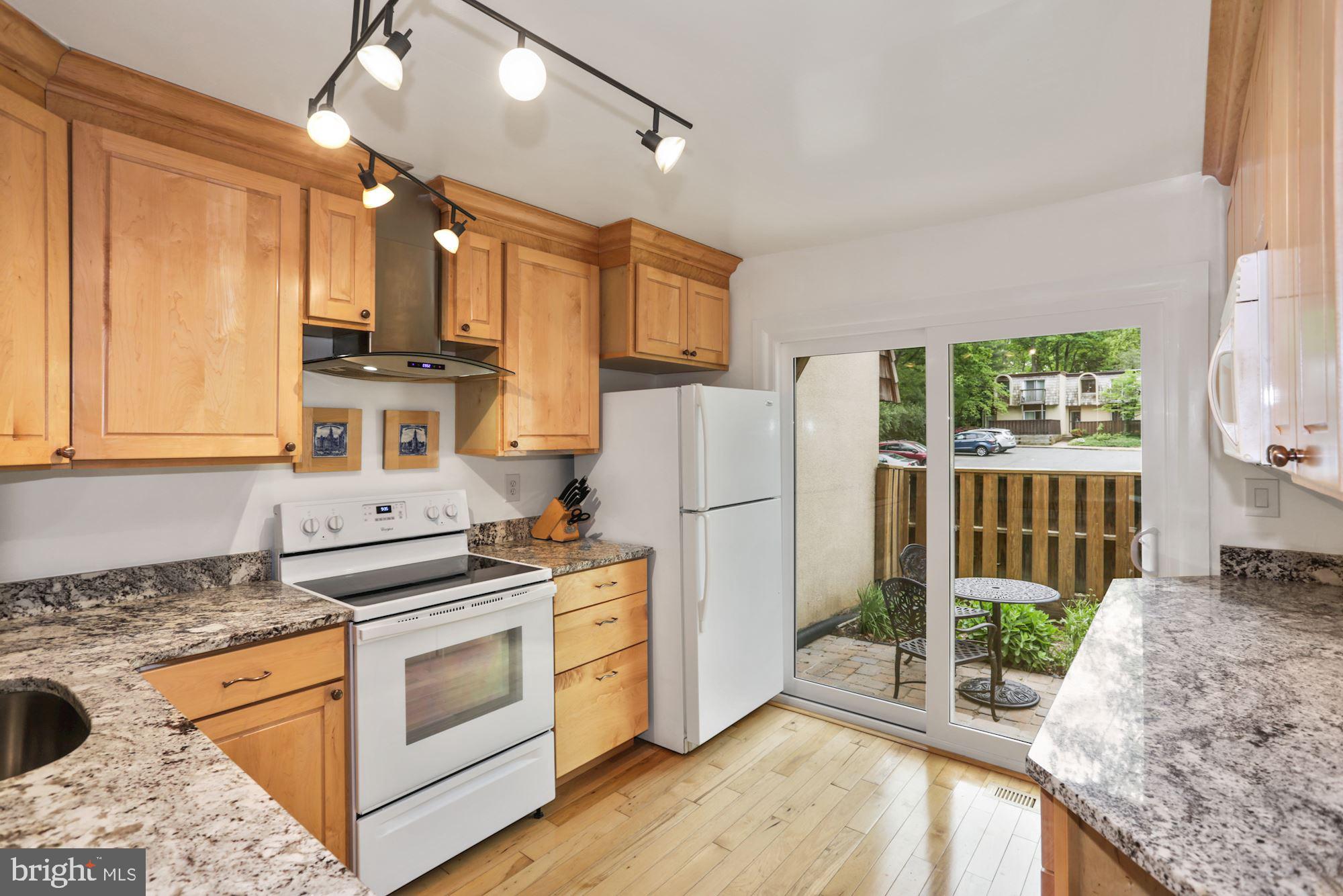 1647 Valencia Way Reston, VA 20190 - Photo 11 of 33