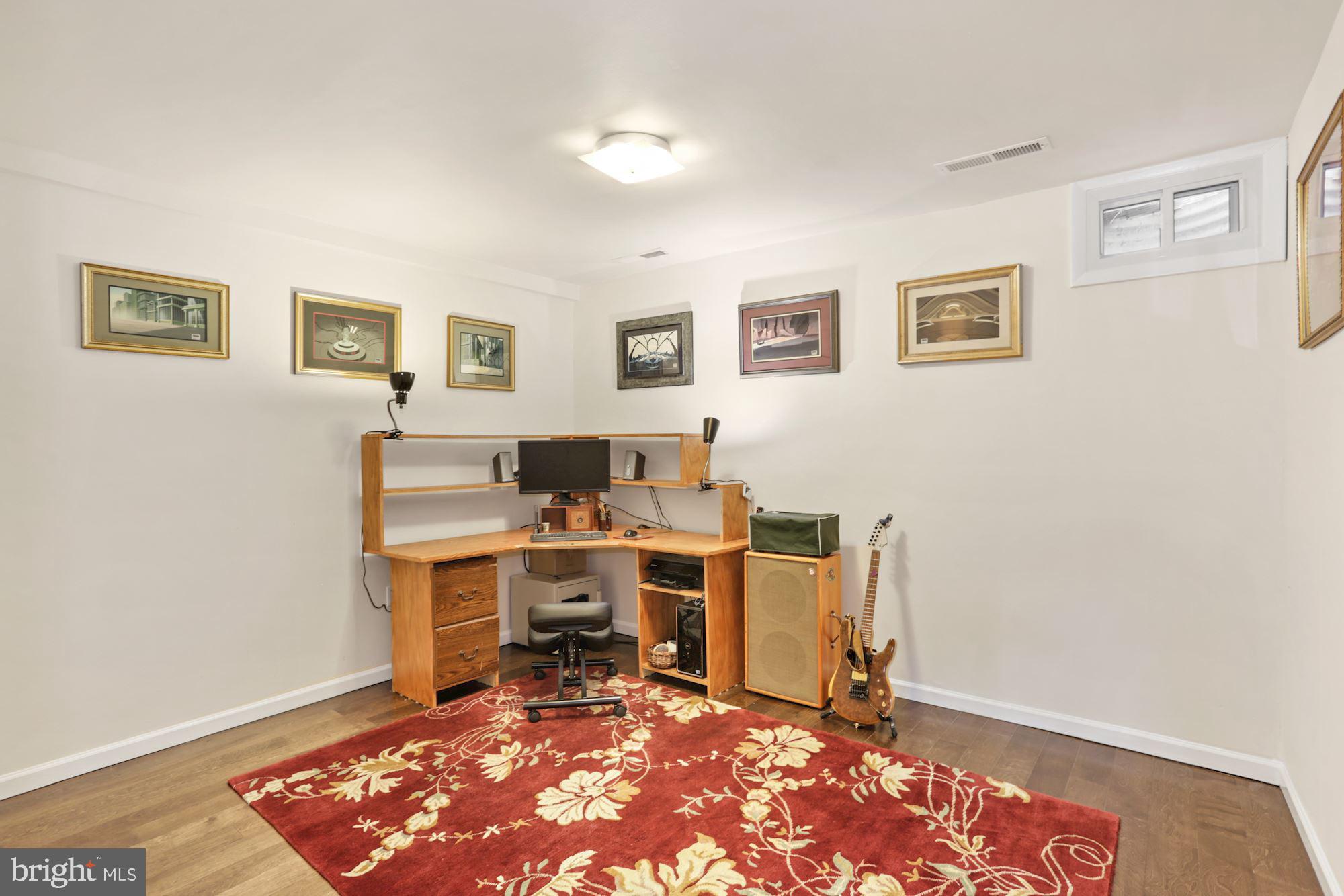 1647 Valencia Way Reston, VA 20190 - Photo 29 of 33