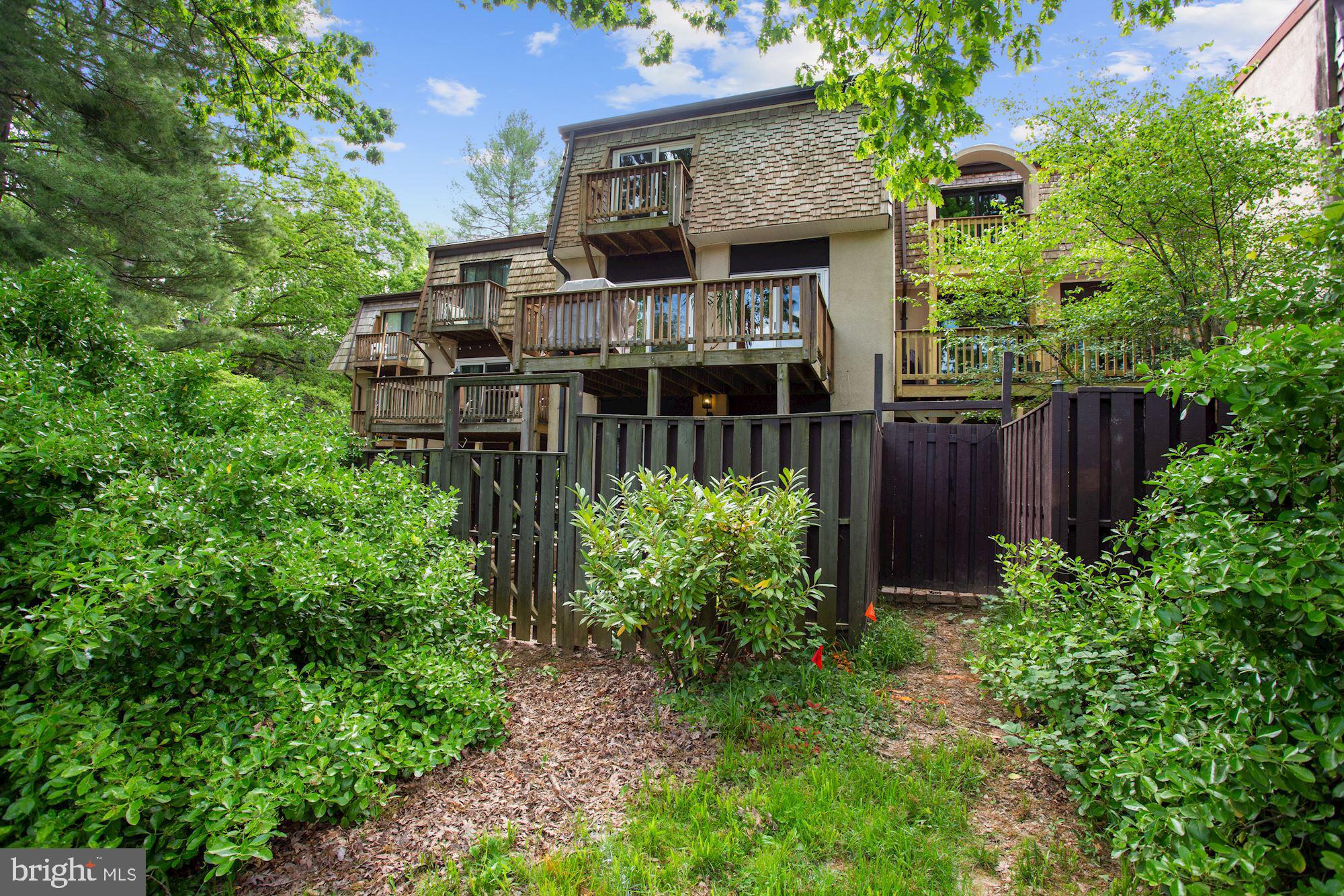 1647 Valencia Way Reston, VA 20190 - Photo 31 of 33