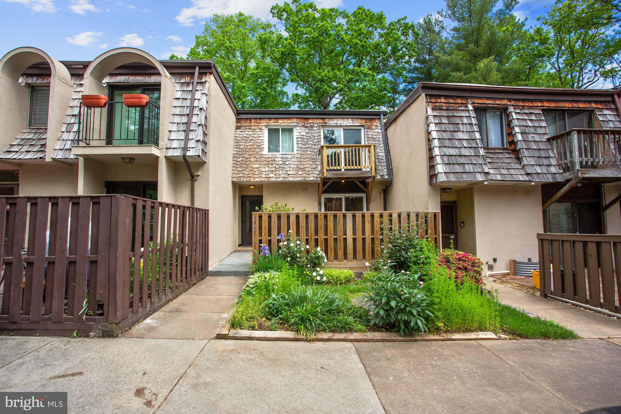 1647 Valencia Way Reston, VA 20190 - Photo 32 of 33