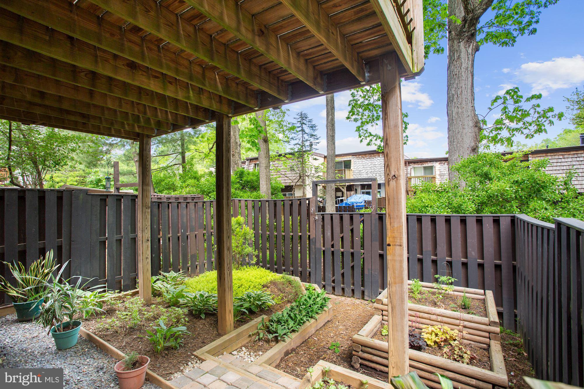 1647 Valencia Way Reston, VA 20190 - Photo 5 of 33