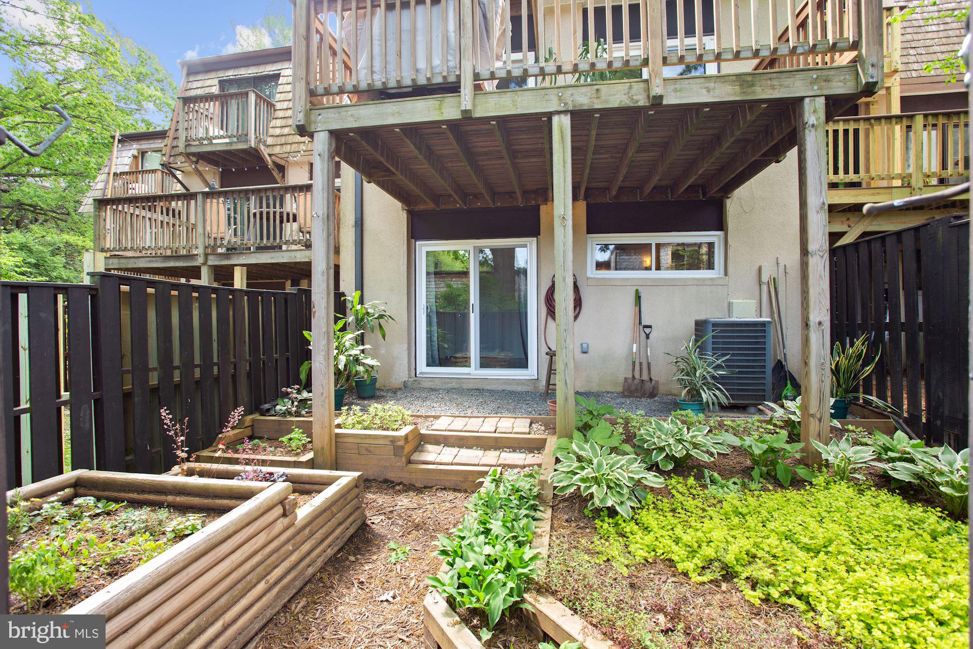 1647 Valencia Way Reston, VA 20190 - Photo 7 of 33