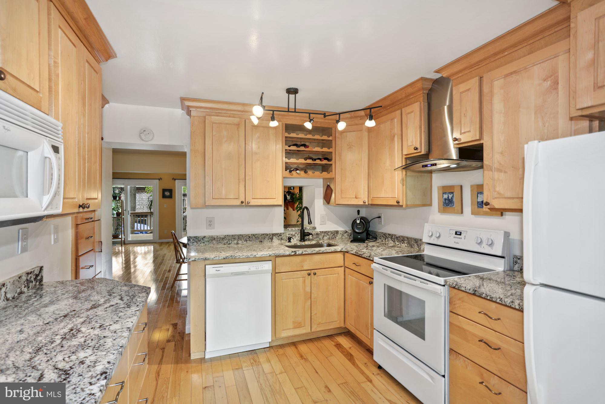 1647 Valencia Way Reston, VA 20190 - Photo 10 of 33