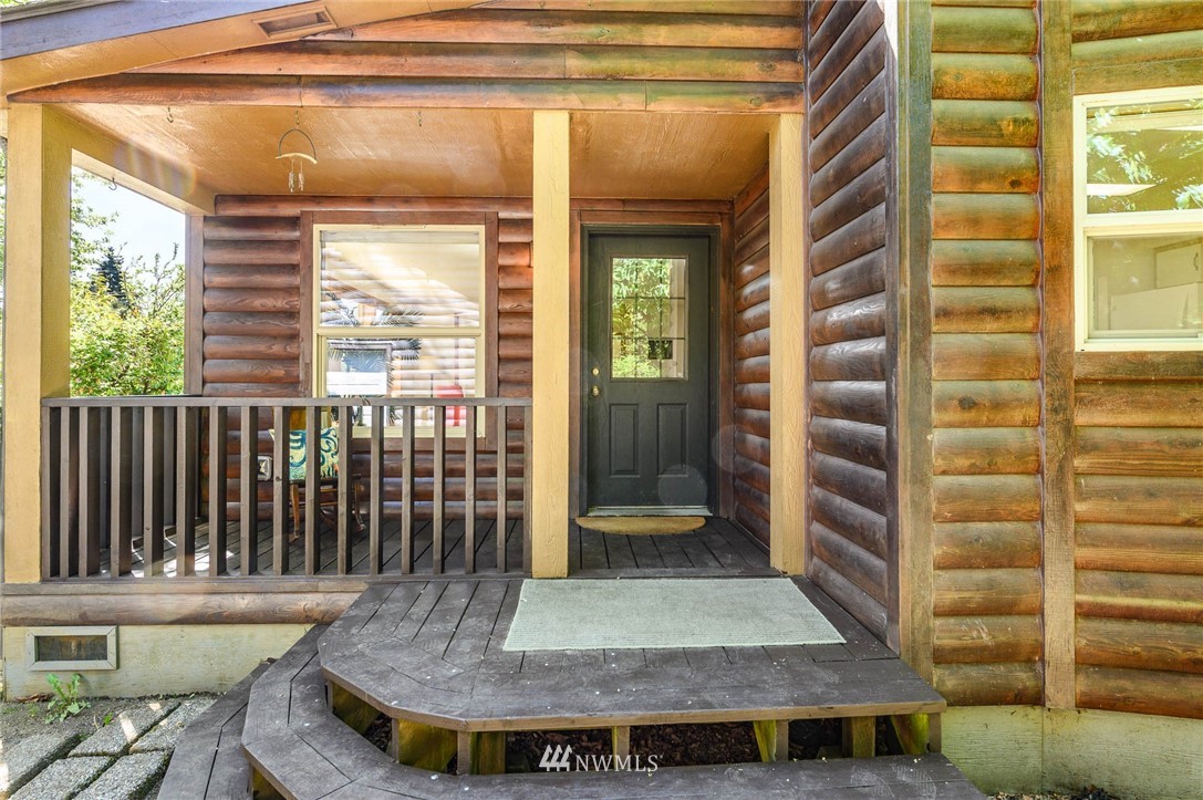 10306 Southwest Bank Road Vashon, WA 98070 - Photo 2 of 25 Gallery Image 2