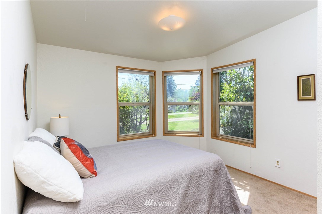 10306 Southwest Bank Road Vashon, WA 98070 - Photo 11 of 25 Gallery Image 11