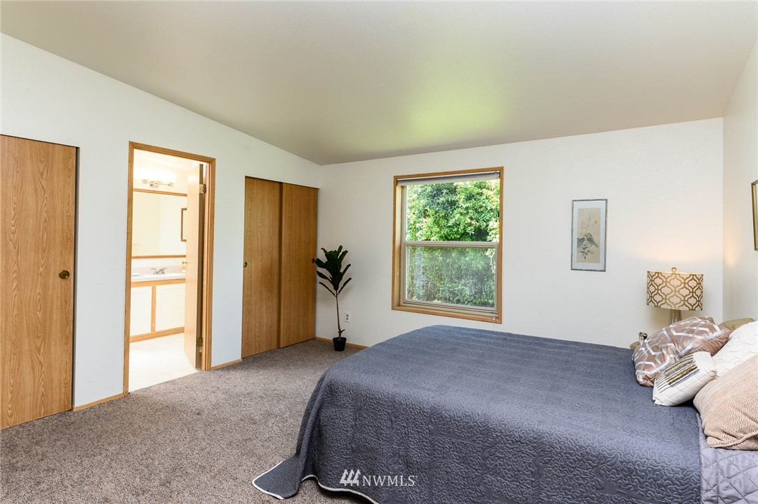 10306 Southwest Bank Road Vashon, WA 98070 - Photo 12 of 25 Gallery Image 12