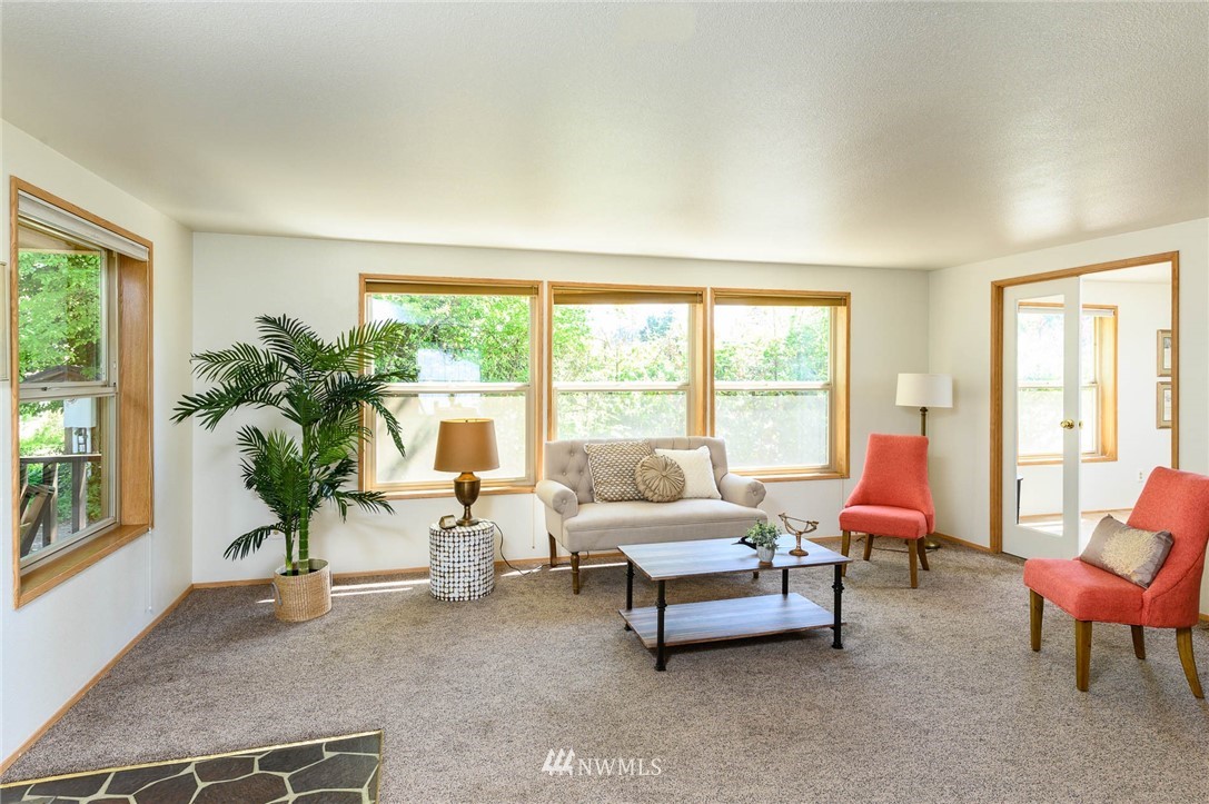 10306 Southwest Bank Road Vashon, WA 98070 - Photo 4 of 25 Gallery Image 4