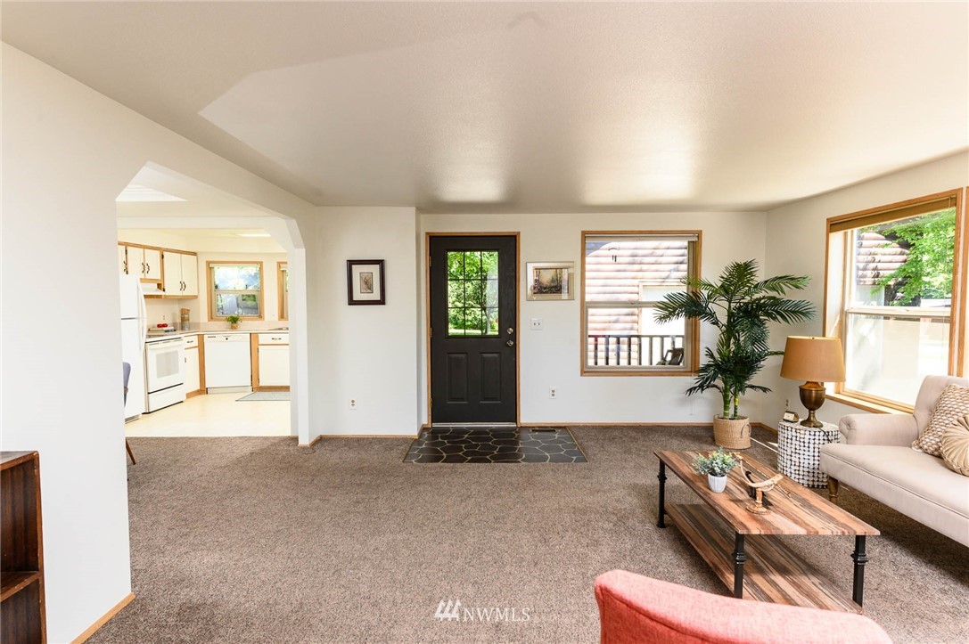 10306 Southwest Bank Road Vashon, WA 98070 - Photo 5 of 25 Gallery Image 5