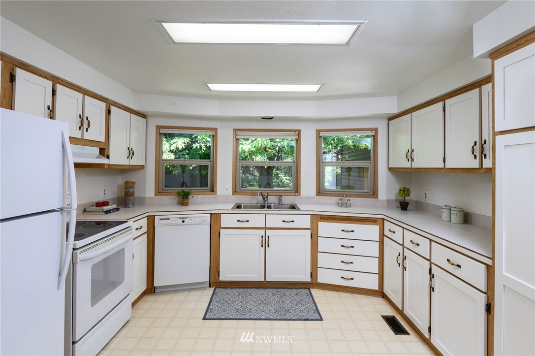 10306 Southwest Bank Road Vashon, WA 98070 - Photo 8 of 25 Gallery Image 8
