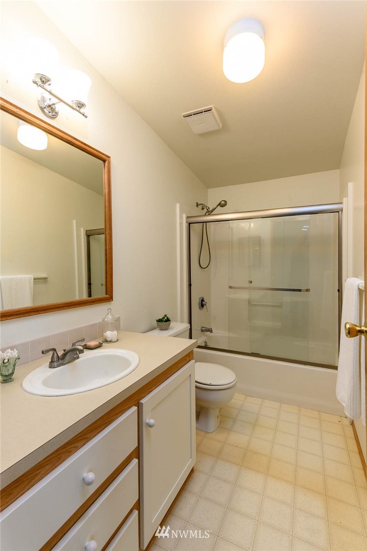 10306 Southwest Bank Road Vashon, WA 98070 - Photo 9 of 25 Gallery Image 9