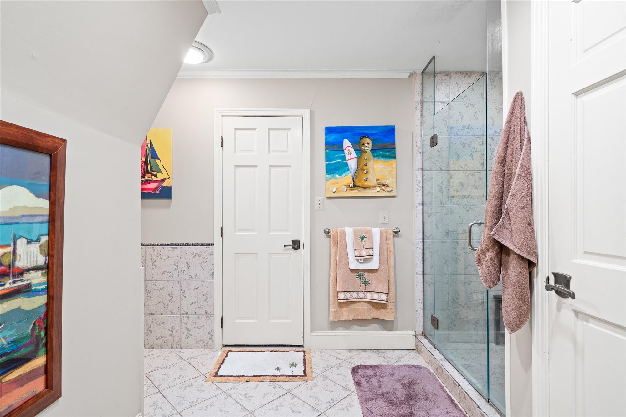 548 Turntable Road Sparta, TN 38583 - Photo 25 of 51 a view of an entryway with bathroom and mirror