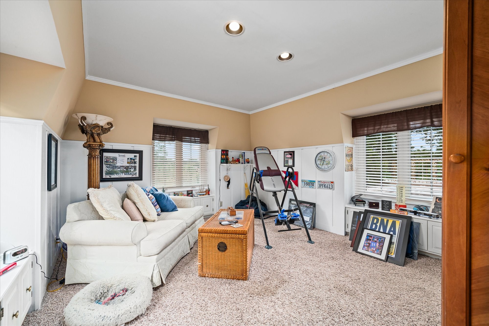 548 Turntable Road Sparta, TN 38583 - Photo 26 of 51 a living room with furniture and a flat screen tv