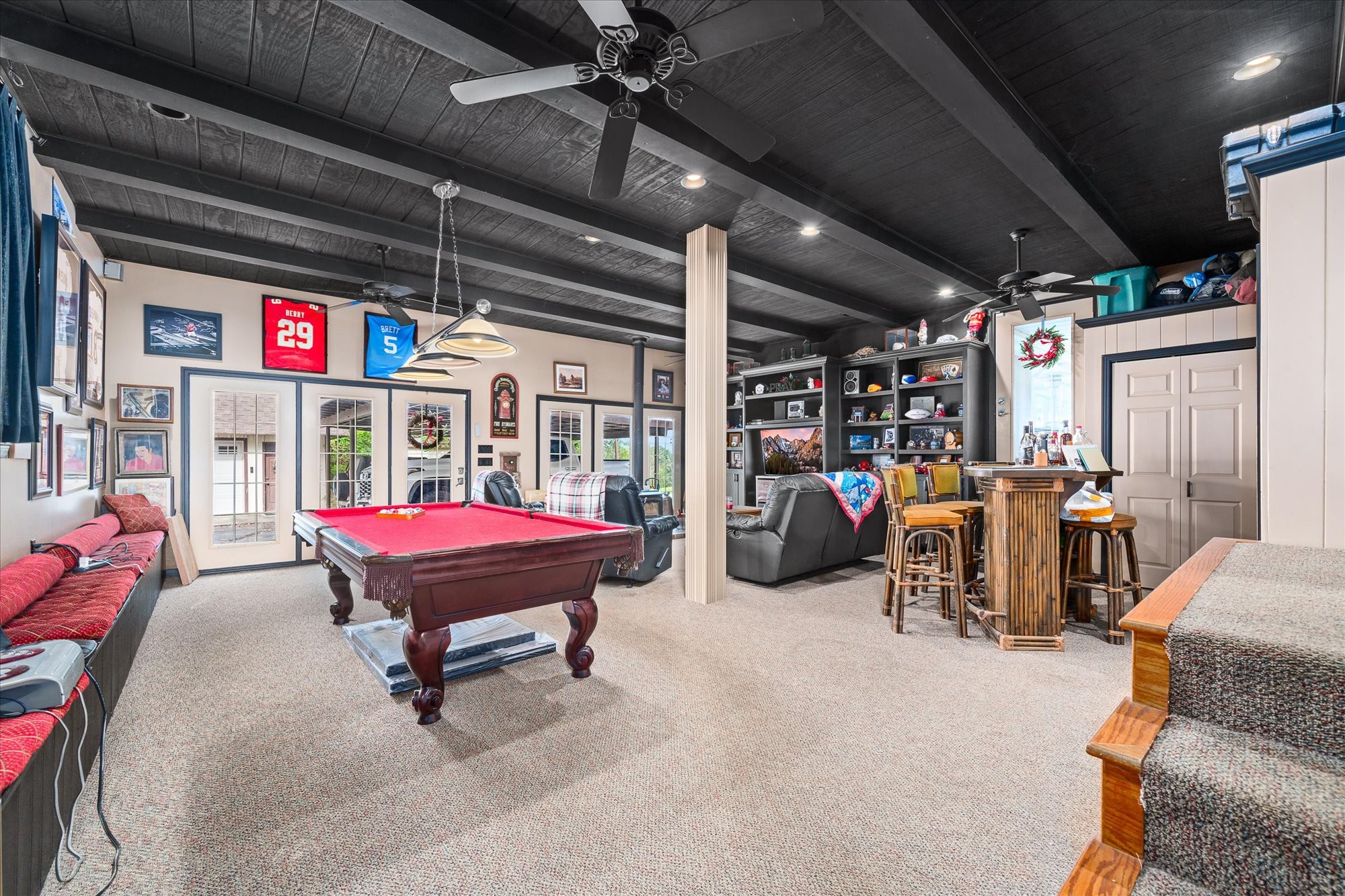 548 Turntable Road Sparta, TN 38583 - Photo 33 of 51 a living room with furniture a flat screen tv and a table