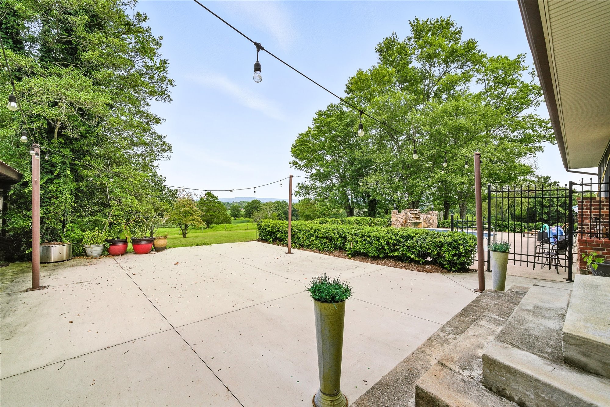 548 Turntable Road Sparta, TN 38583 - Photo 4 of 51 a park view with a garden