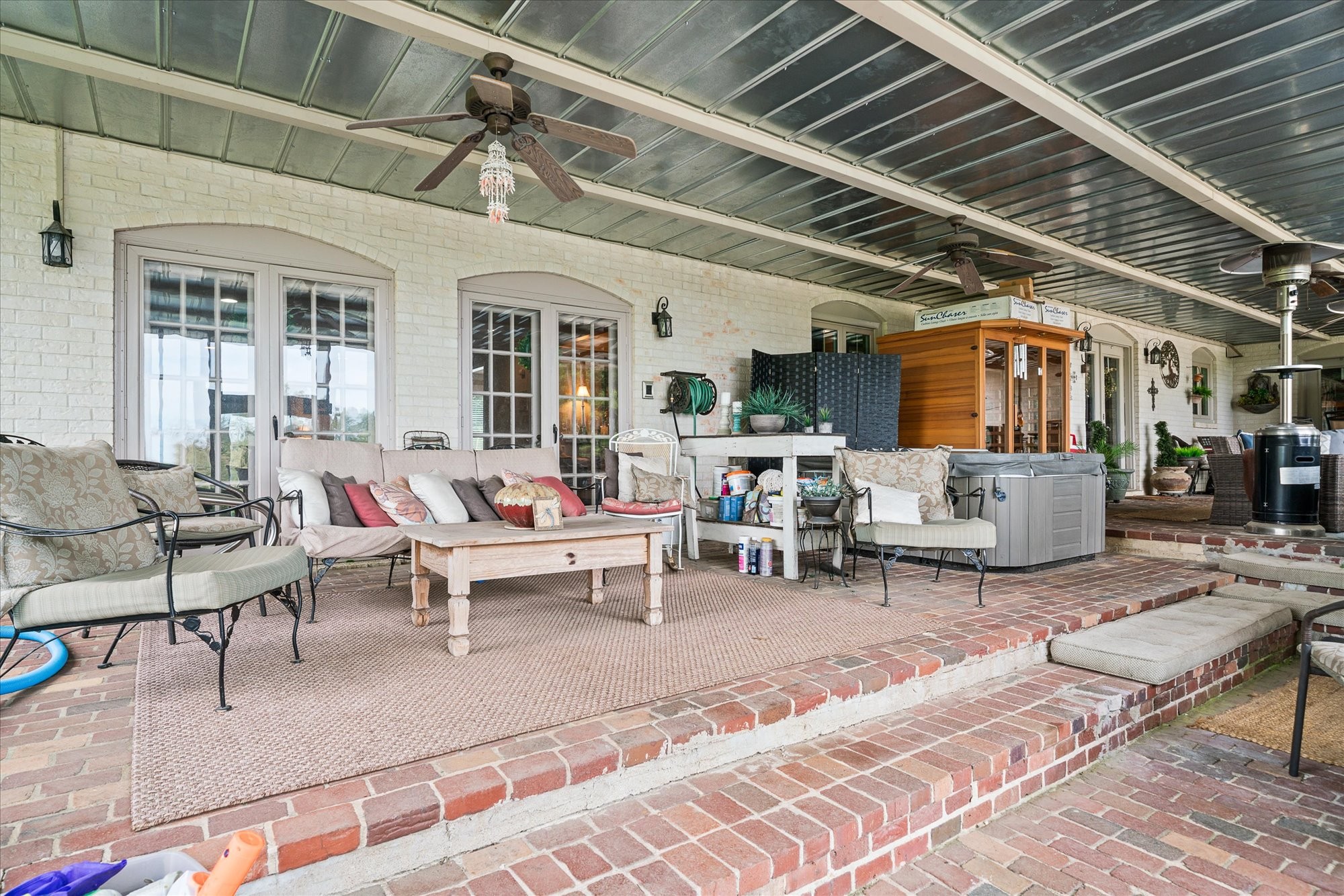 548 Turntable Road Sparta, TN 38583 - Photo 43 of 51 a living room with furniture and a clock