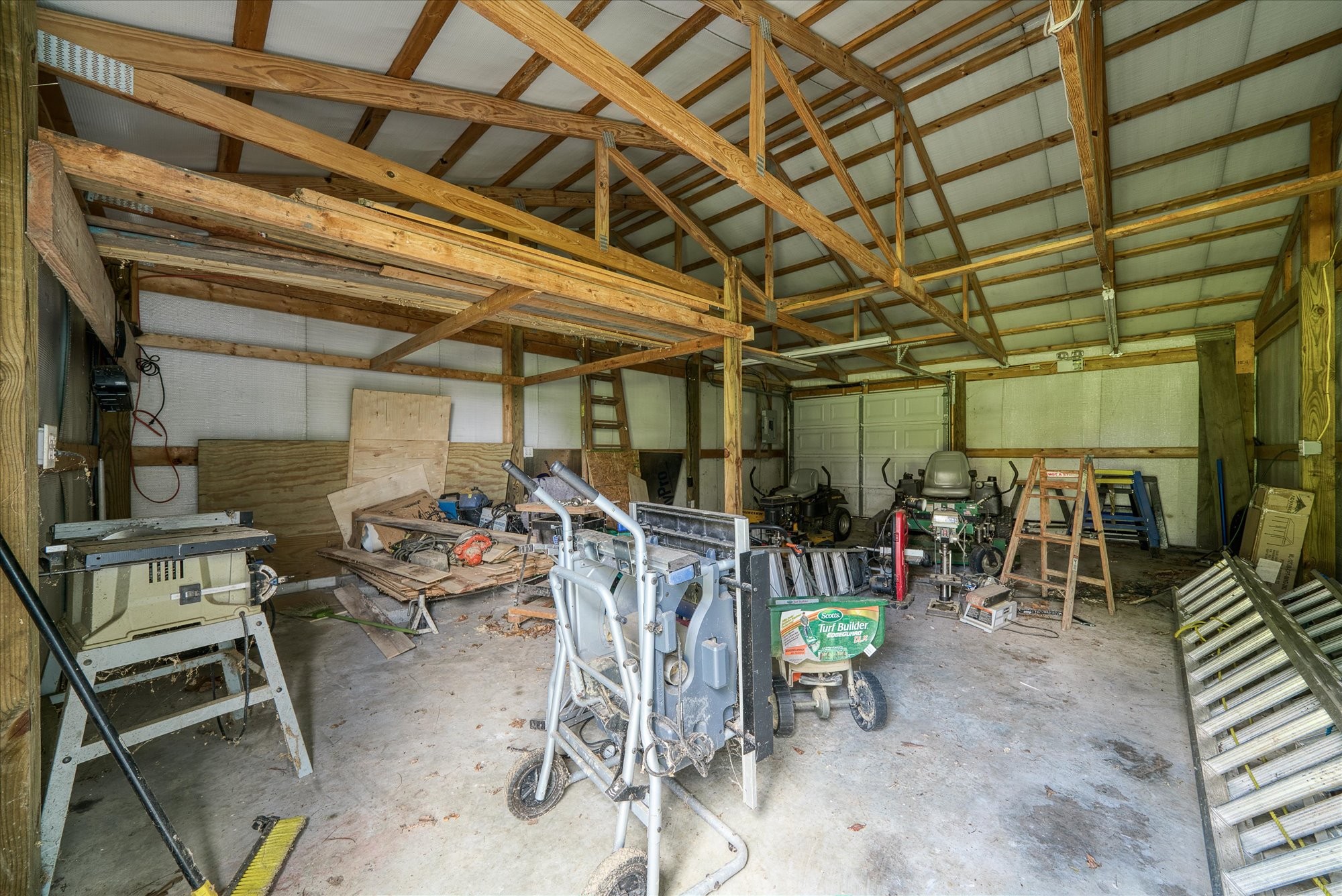 548 Turntable Road Sparta, TN 38583 - Photo 45 of 51 a view of a room with gym equipment