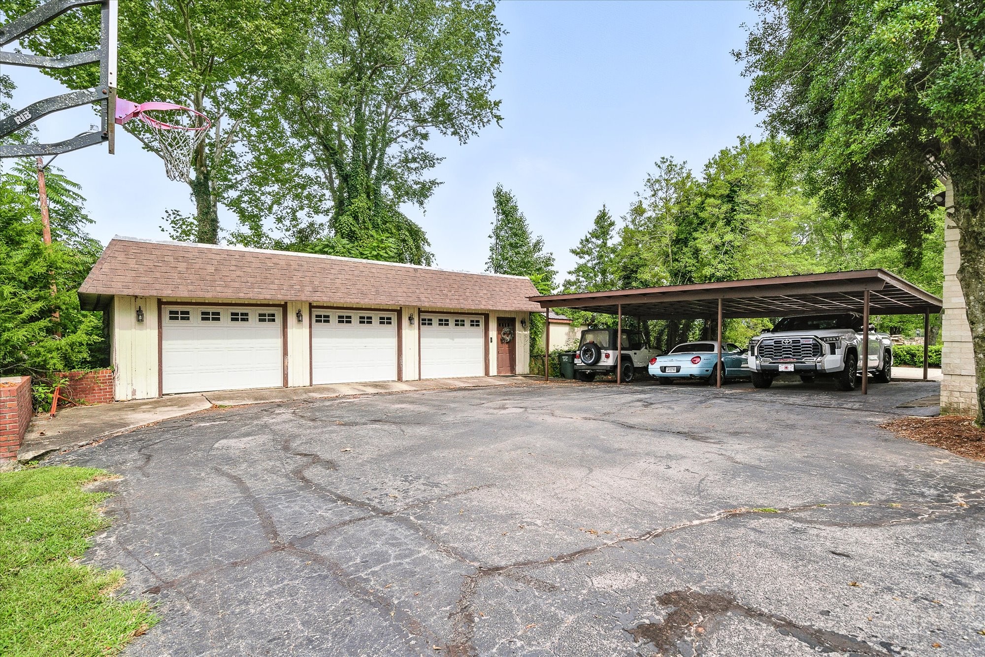 548 Turntable Road Sparta, TN 38583 - Photo 6 of 51 a view of a house with a garden and trees