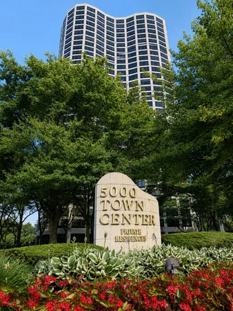 $149,900 | 5000 Town Centre, Unit 908, Southfield, MI 48075