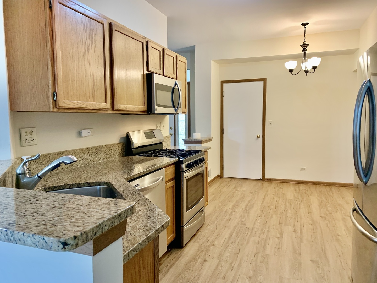 1039 Ripple Ridge, Unit 1039 Darien, IL 60561 - Photo 5 of 22
