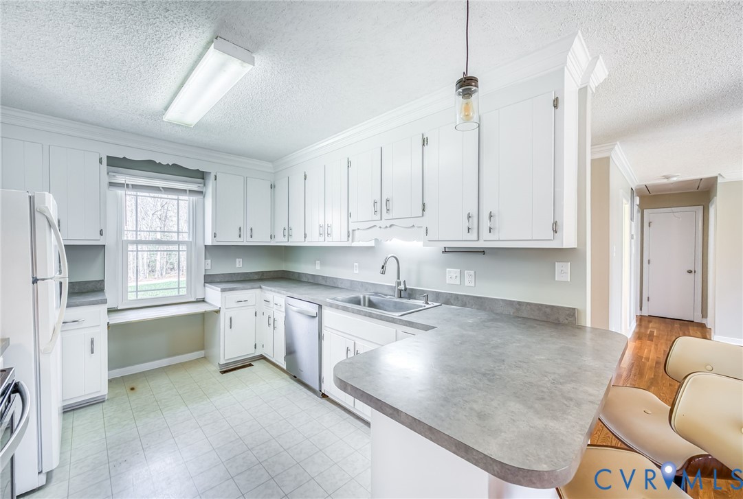 14101 Hensley Road Chesterfield, VA 23832 - Photo 7 of 31