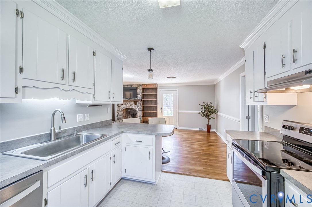 14101 Hensley Road Chesterfield, VA 23832 - Photo 9 of 31