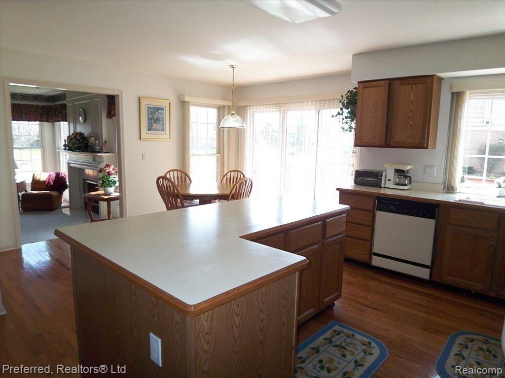 45165 Thornhill Road Canton, MI 48188 - Photo 10 of 14 Picture 172