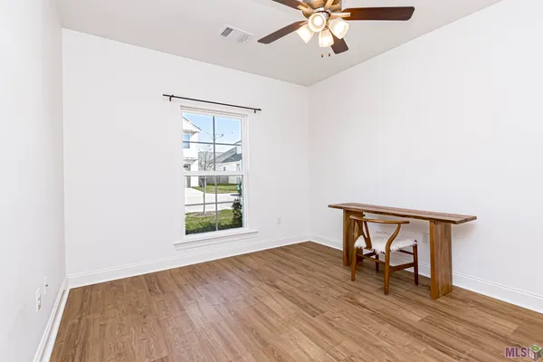 $1,900 | 8120 Stonelake Cir Avenue East, Baton Rouge, LA 70820