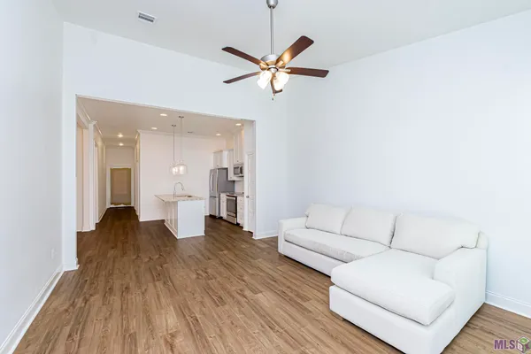 $1,900 | 8120 Stonelake Cir Avenue East, Baton Rouge, LA 70820