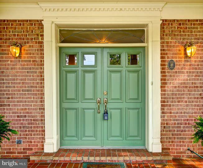 9322 Old Mansion Road Alexandria, VA 22309 - Photo 2 of 29 Exterior (Front)