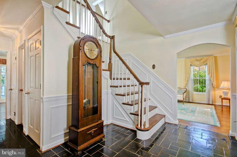 9322 Old Mansion Road Alexandria, VA 22309 - Photo 3 of 29 Foyer