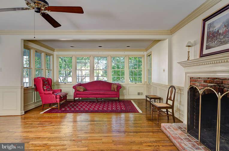 9322 Old Mansion Road Alexandria, VA 22309 - Photo 5 of 29 Family Room