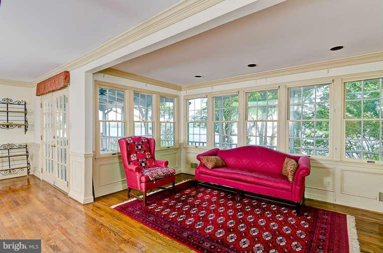 9322 Old Mansion Road Alexandria, VA 22309 - Photo 6 of 29 Family Room