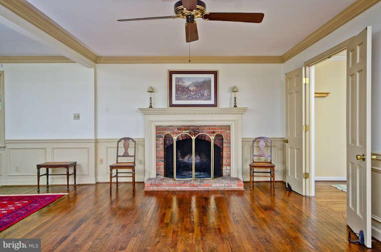 9322 Old Mansion Road Alexandria, VA 22309 - Photo 7 of 29 Family Room
