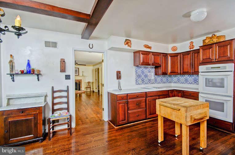 9322 Old Mansion Road Alexandria, VA 22309 - Photo 8 of 29 Kitchen
