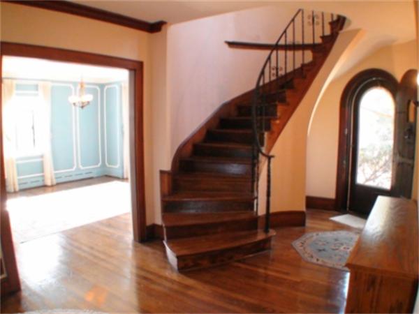 52 Byfield Road Newton, MA 02468 - Photo 4 of 13