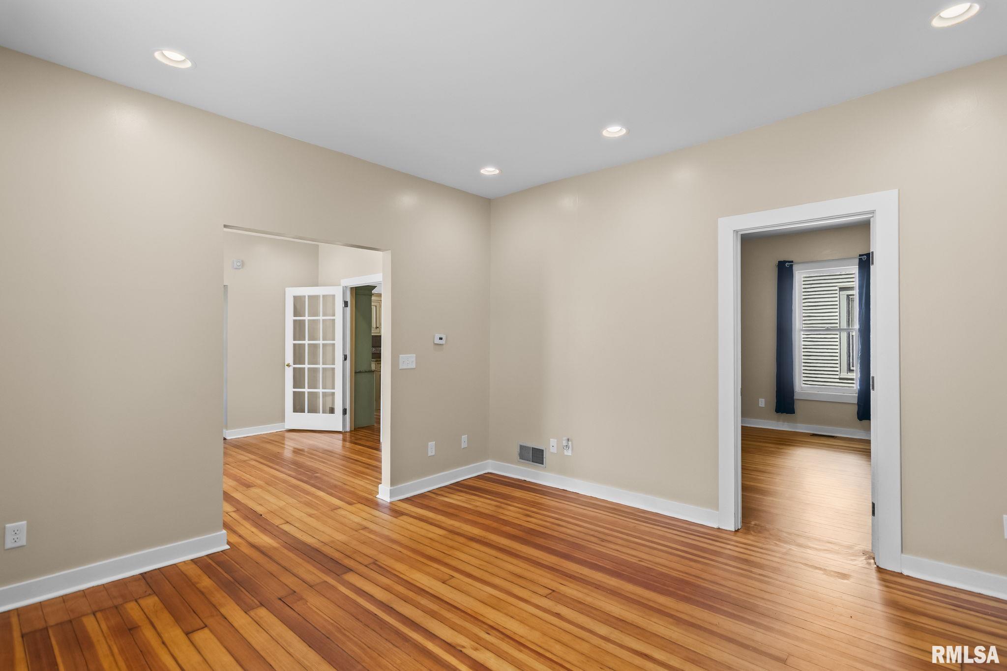 323 South Adelia Street Springfield, IL 62704 - Photo 7 of 37