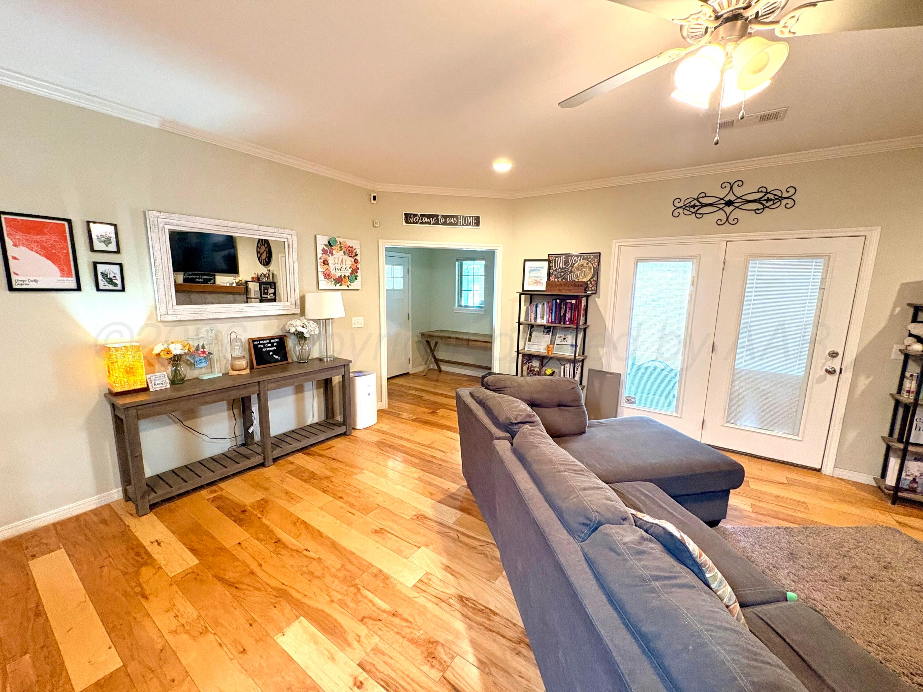 9505 Perry Avenue Amarillo, TX 79119 - Photo 15 of 26 Living Room