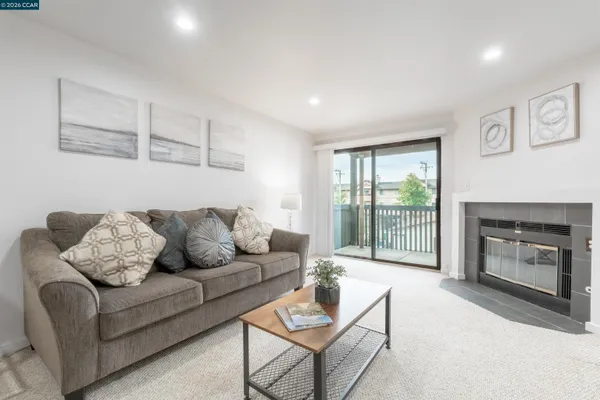 $2,750 | 1315 A Street, Unit 206, Hayward, CA 94541