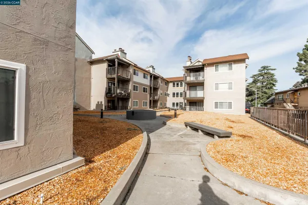 $2,750 | 1315 A Street, Unit 206, Hayward, CA 94541