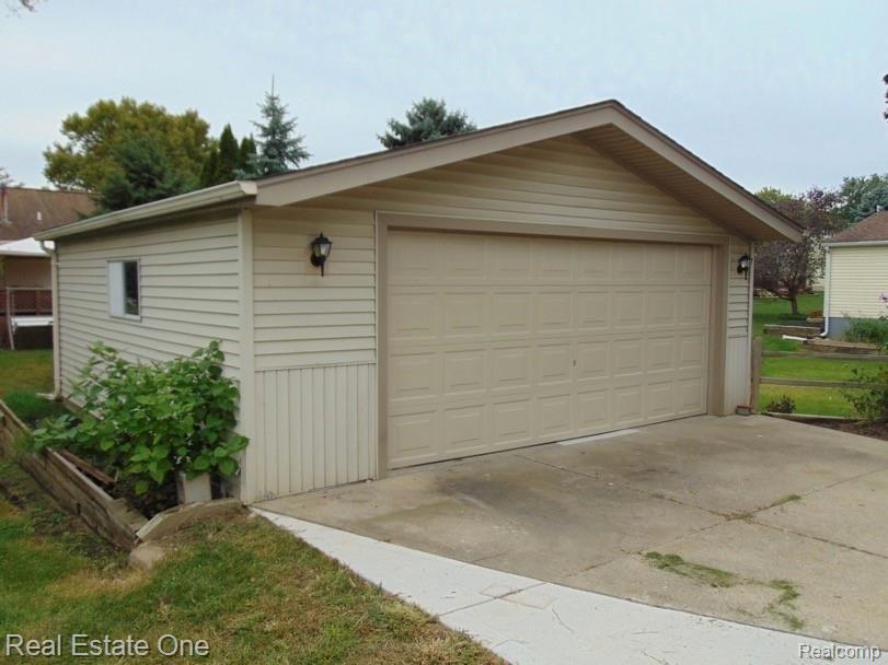 700 Bolinger Street Rochester Hills, MI 48307 - Photo 6 of 39