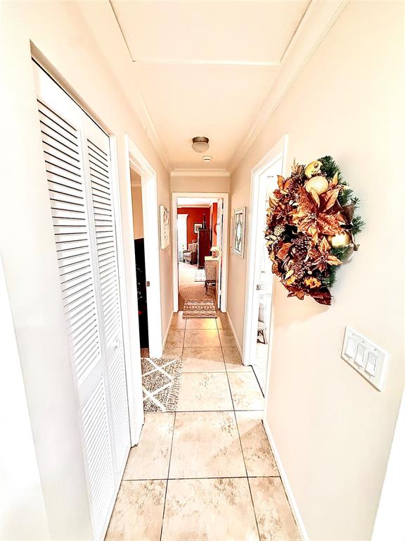 3117 Kingswood Terrace, Unit 3117 Boca Raton, FL 33431 - Photo 7 of 15 a hallway with a large window