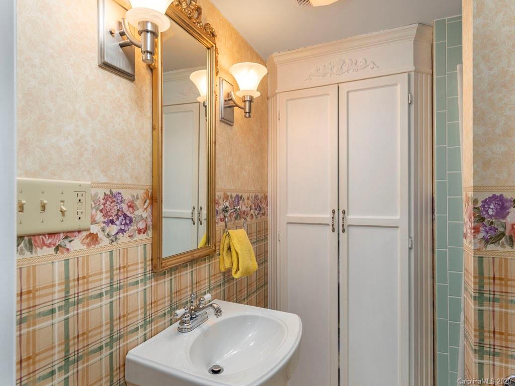 2 Club View Road, Unit 7 Asheville, NC 28804 - Photo 22 of 24 Gallery Image 22