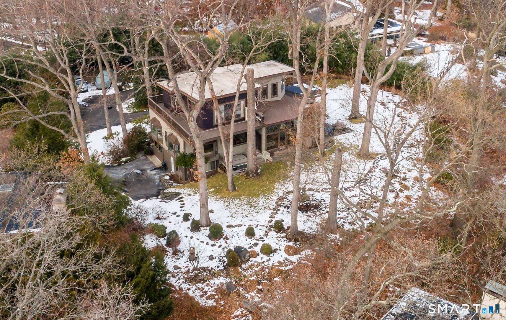 31 Splitrock Road Norwalk, CT 06854 - Photo 16 of 38 a view of a yard with chairs