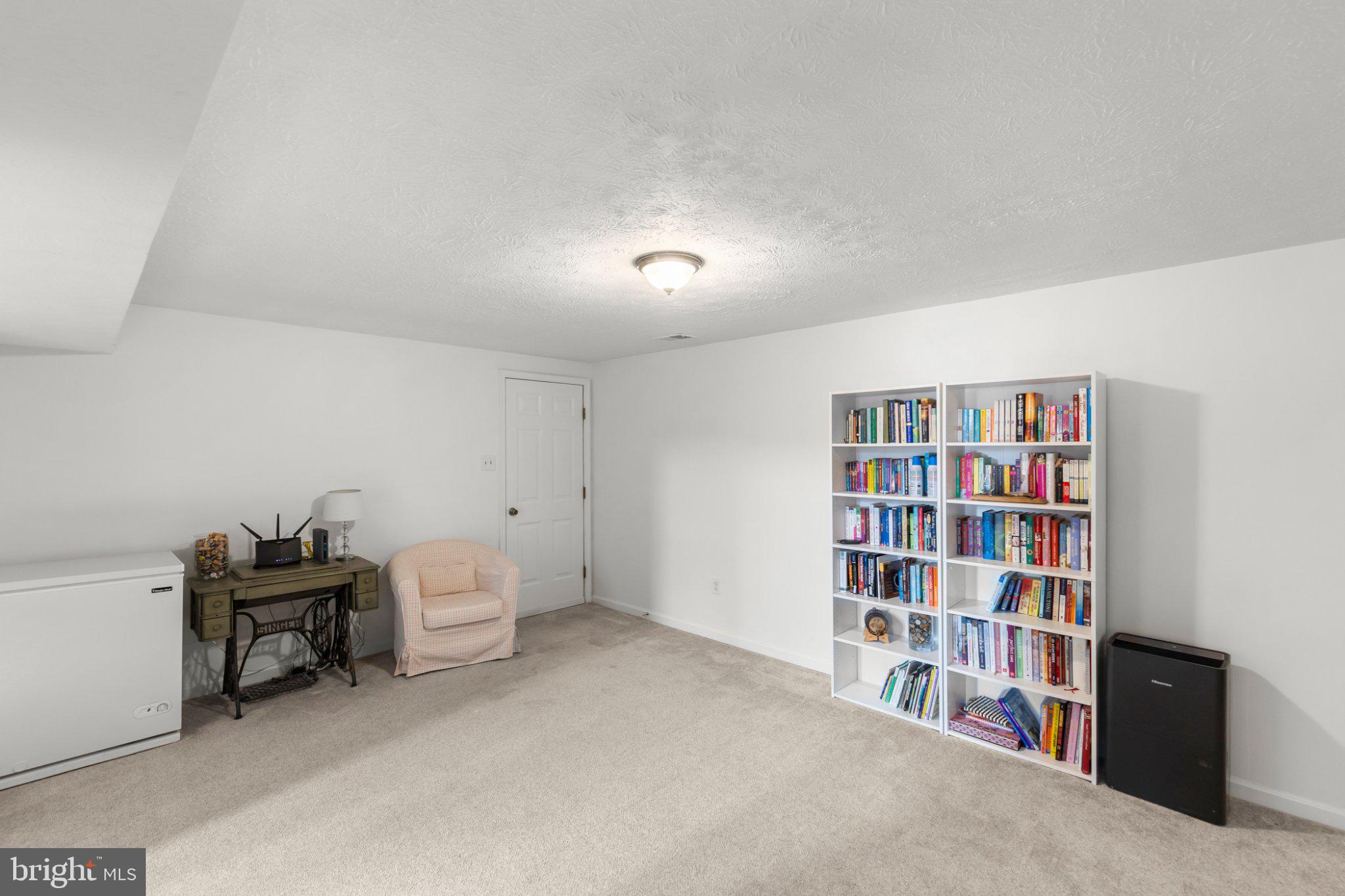 111 Asbury Road Winchester, VA 22602 - Photo 28 of 39 Versatile space for relaxation or study.