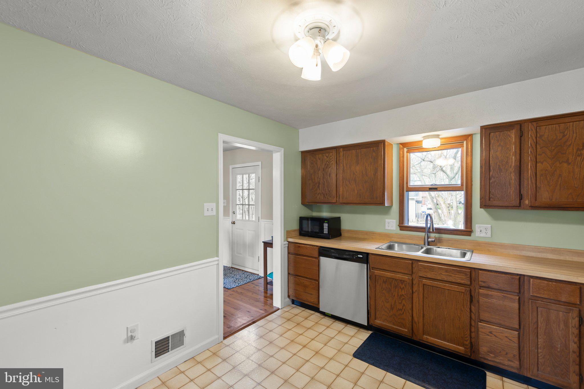 111 Asbury Road Winchester, VA 22602 - Photo 6 of 39 Bright and inviting kitchen space.
