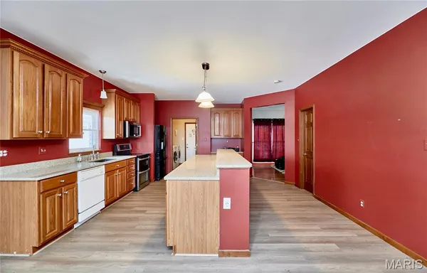 $629,900 | 51 Fox Hollow Lane, Eolia, MO 63344