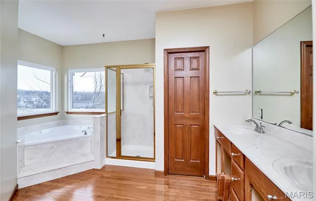 $629,900 | 51 Fox Hollow Lane, Eolia, MO 63344