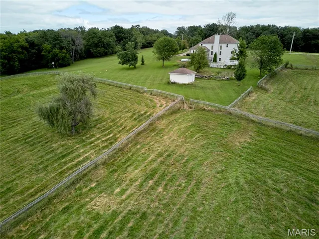 $629,900 | 51 Fox Hollow Lane, Eolia, MO 63344